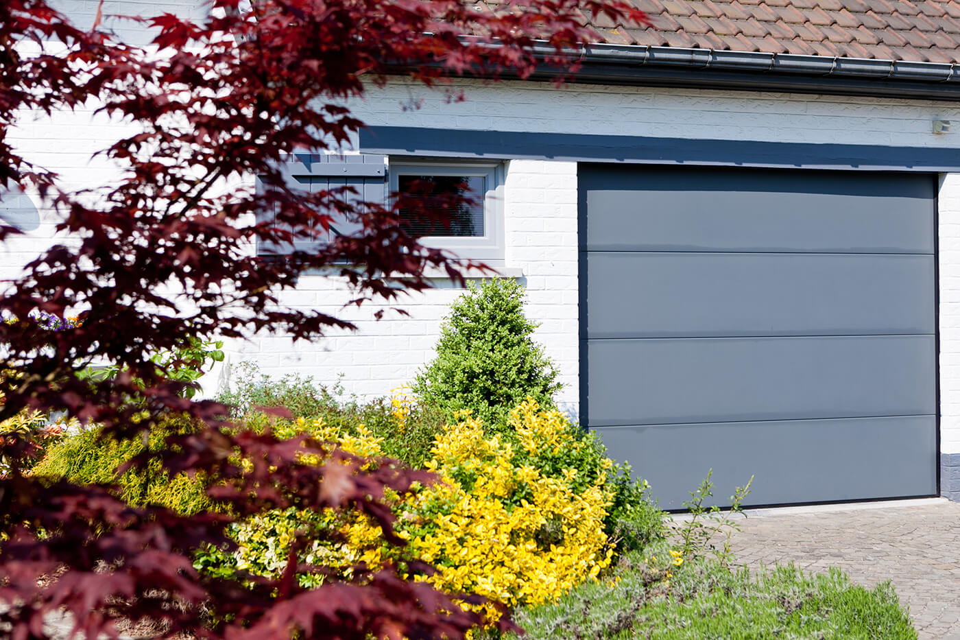 Made-to-measure sectional garage door - Raposo Charleroi, Image n°1