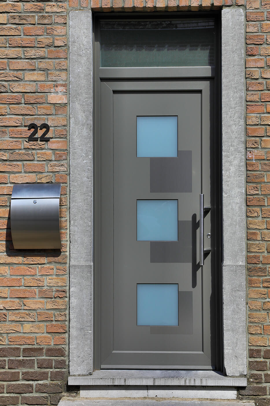 Entrance doors in PVC - Raposo, Expert in Doors & Windows, Image n°4